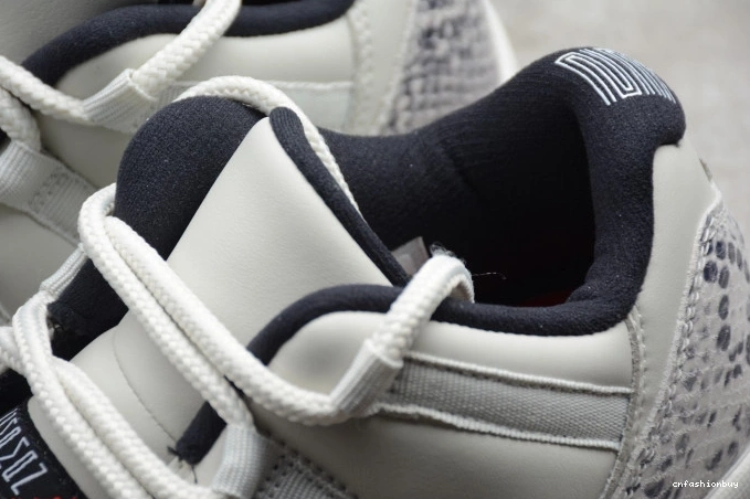 Bone Low 11 Air Light Snake CD6846-002 SE Jordan 1007